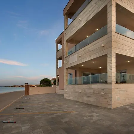Vista Royal Apartment Vir