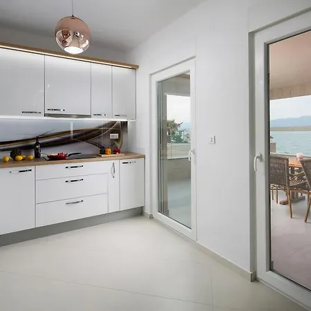 Vista Royal Apartment