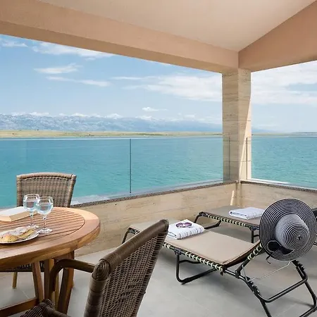 Vista Royal Apartment *