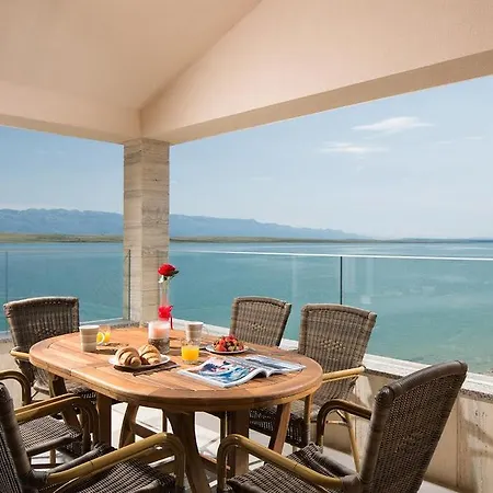 Vista Royal Apartment *